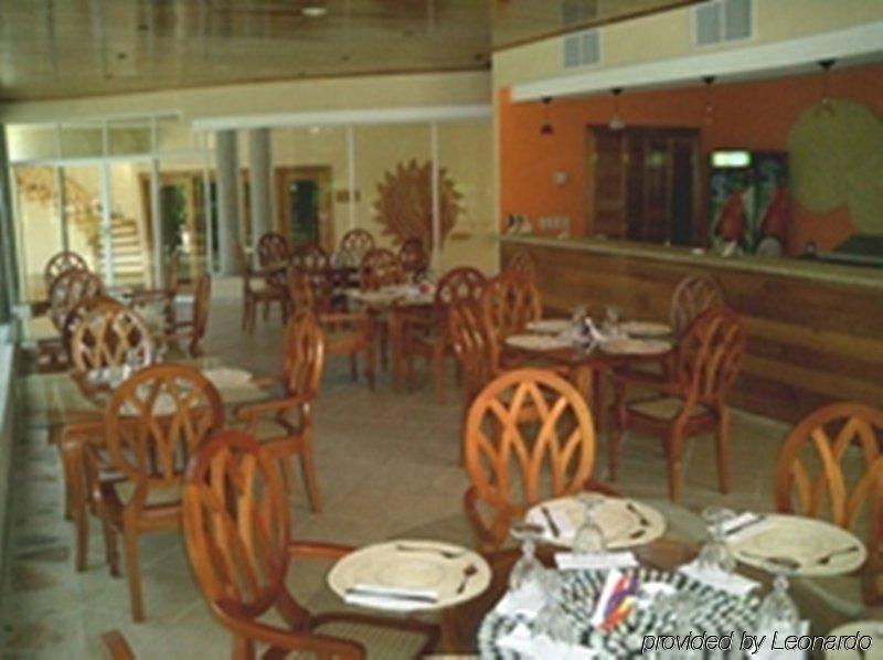 פוצ'ומיל Hotel Vistamar Beachfront Resort & Conference Center מסעדה תמונה